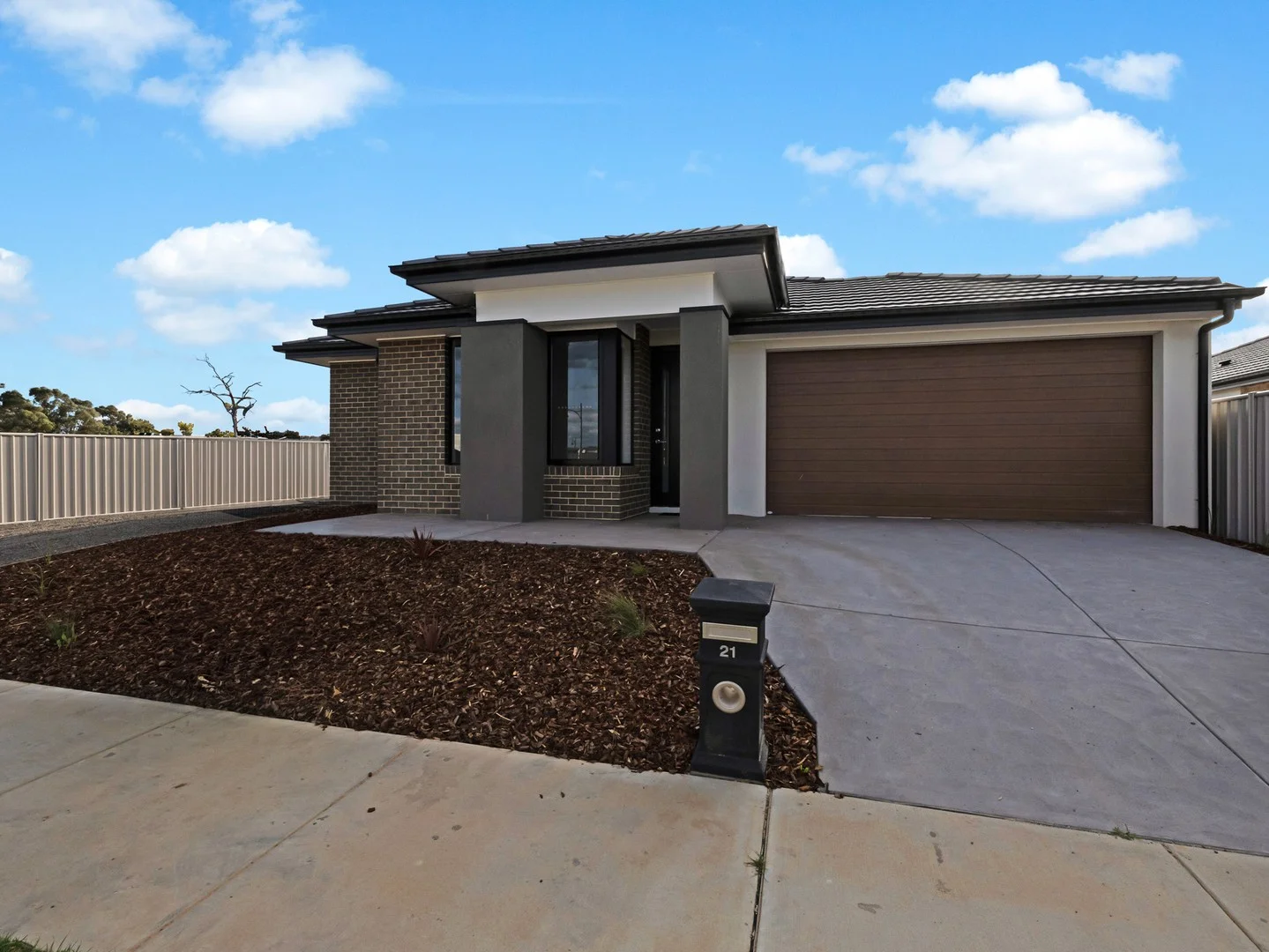 21 Livingston Boulevard, Benalla VIC 3672