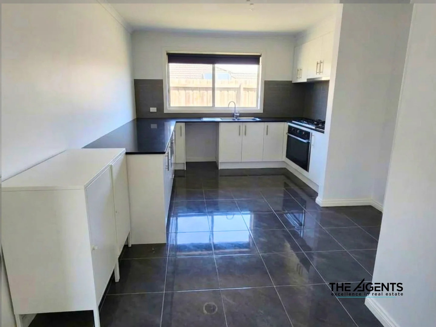 20 Buscombe Crescent, Drouin VIC 3818 photo 4