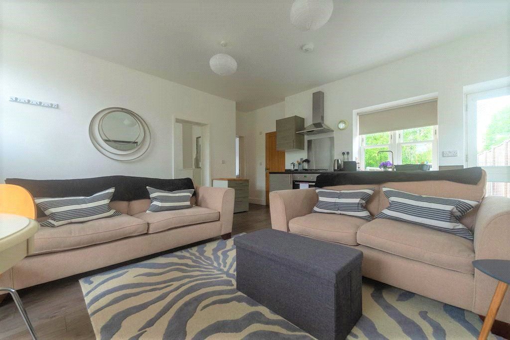 Additional image 3 of 2 bed flat to rentDeanfield Avenue, Henley-On-Thames, Oxfordshire RG9