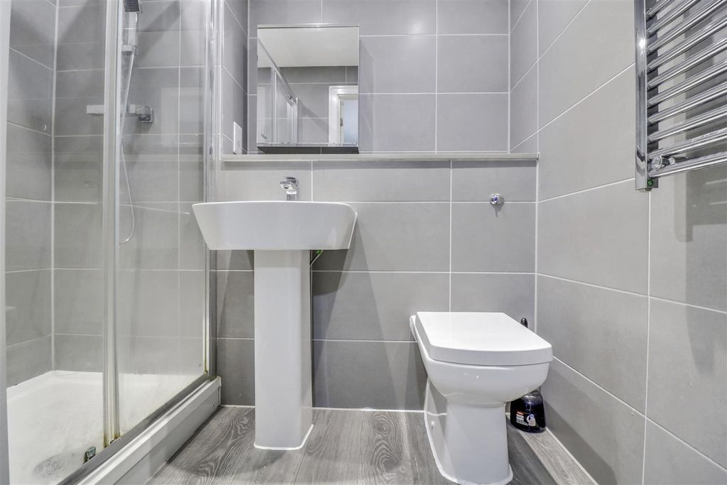 Additional image 11 of 2 bed flat to rentLondon Road, Westcliff-On-Sea SS0