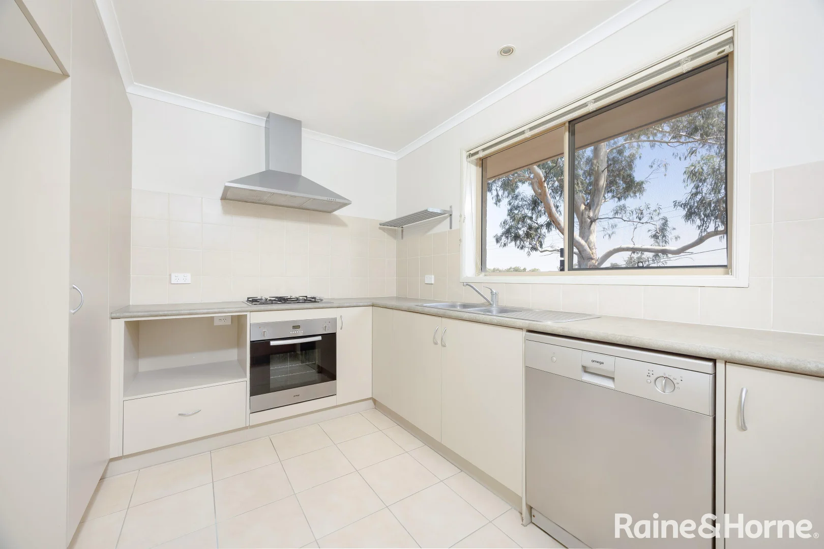 Additional image 3 of 5/43-47 Hutchison Circuit, Crestwood NSW 2620