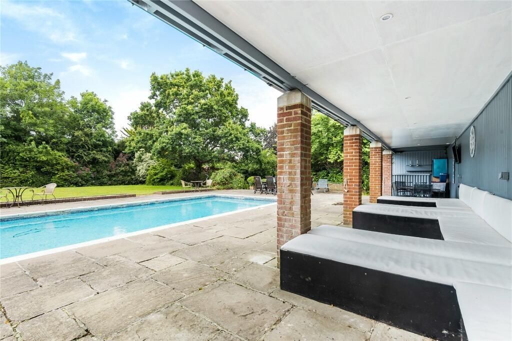 Additional image 8 of 5 bed detached house to rentThe Ridgeway, Cuffley, Potters Bar EN6