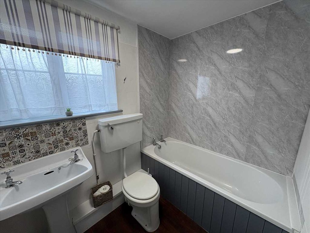 Additional image 5 of 2 bed flat to rentHigh Street, Messingham, Scunthorpe DN17