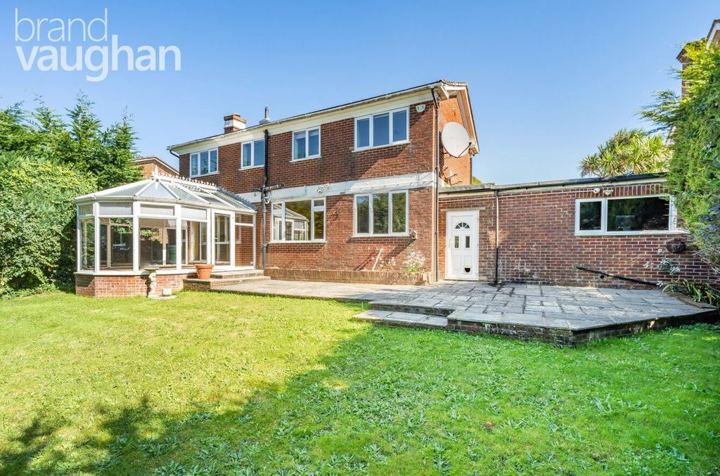 4 bed detached house to rentAsh Close, Hove, East Sussex BN3 photo 2