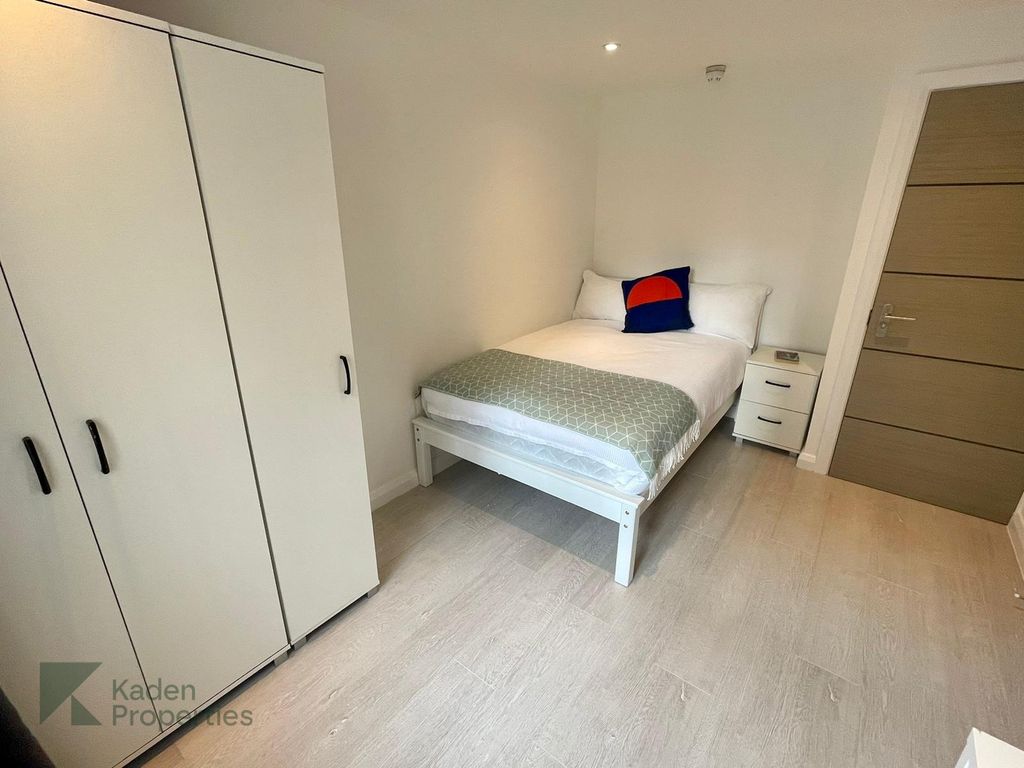 Additional image 4 of 2 bed flat to rentCleveland Street, Fitzrovia W1T