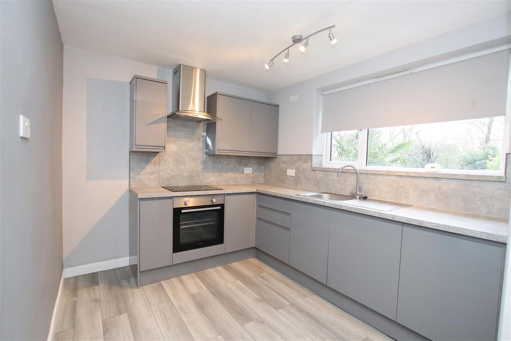 Additional image 3 of 2 bed flat to rentPaddock Close, South Darenth, Dartford DA4