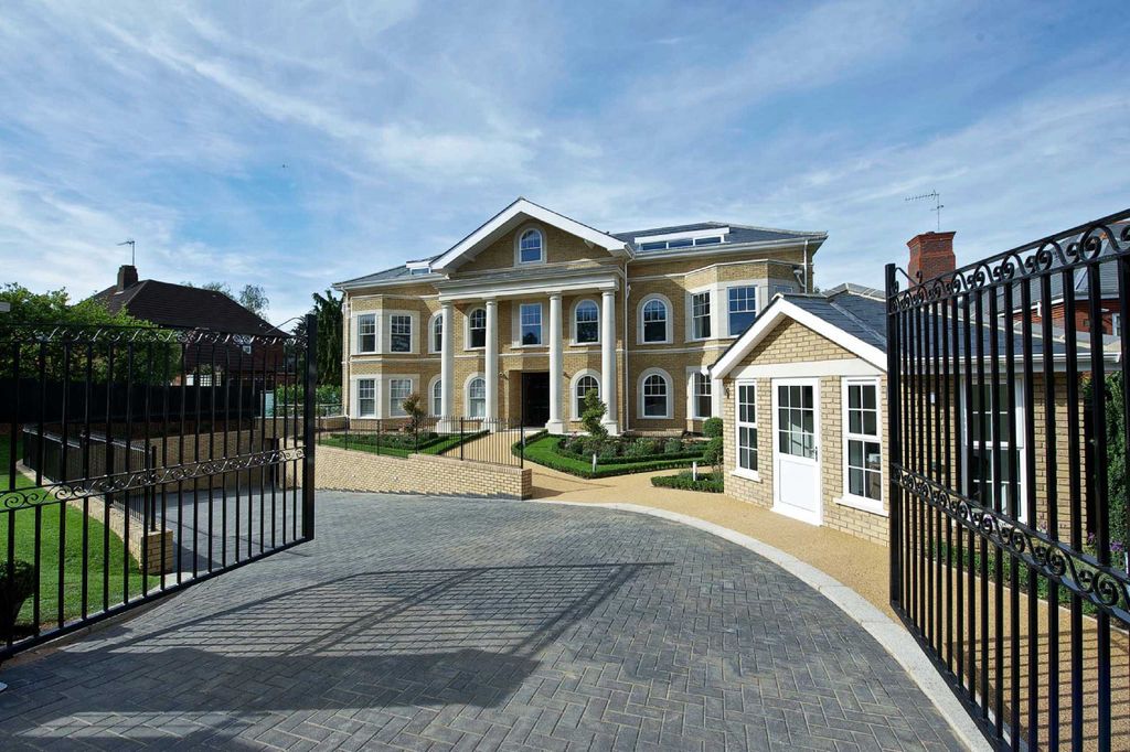 3 bed flat to rentMurano House, 389 Cockfosters Road, Hadley Wood, Hertfordshire EN4