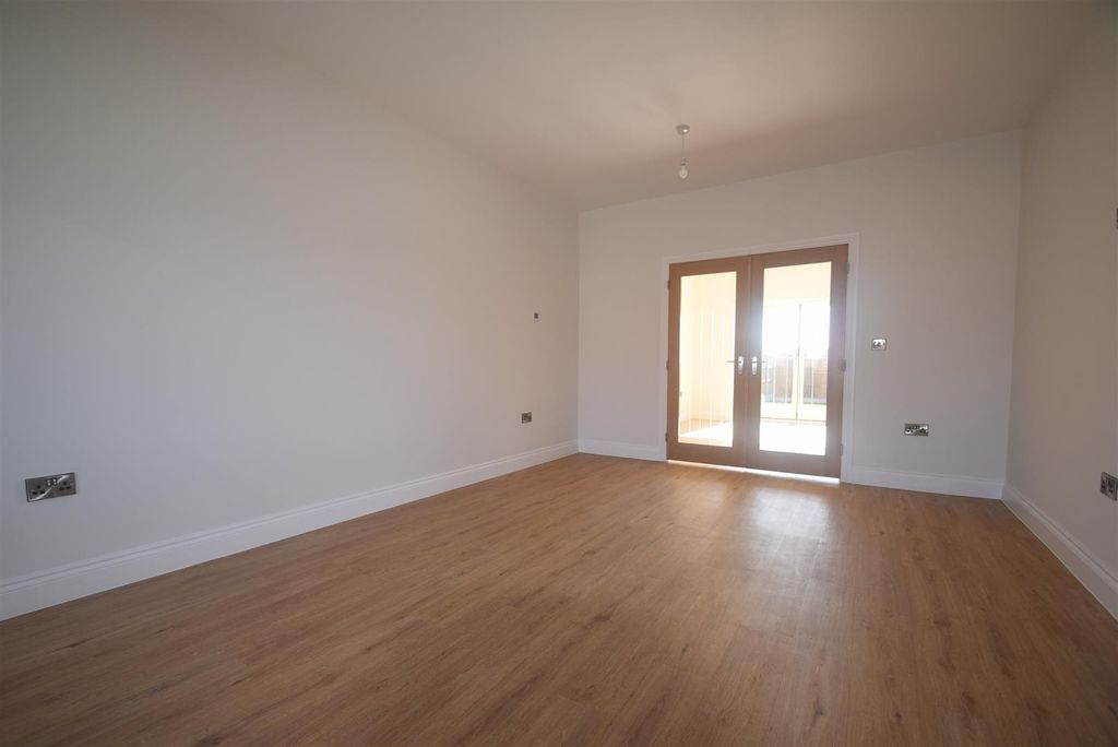 Additional image 3 of 4 bed detached house to rentChetwynd Road, Newport TF10