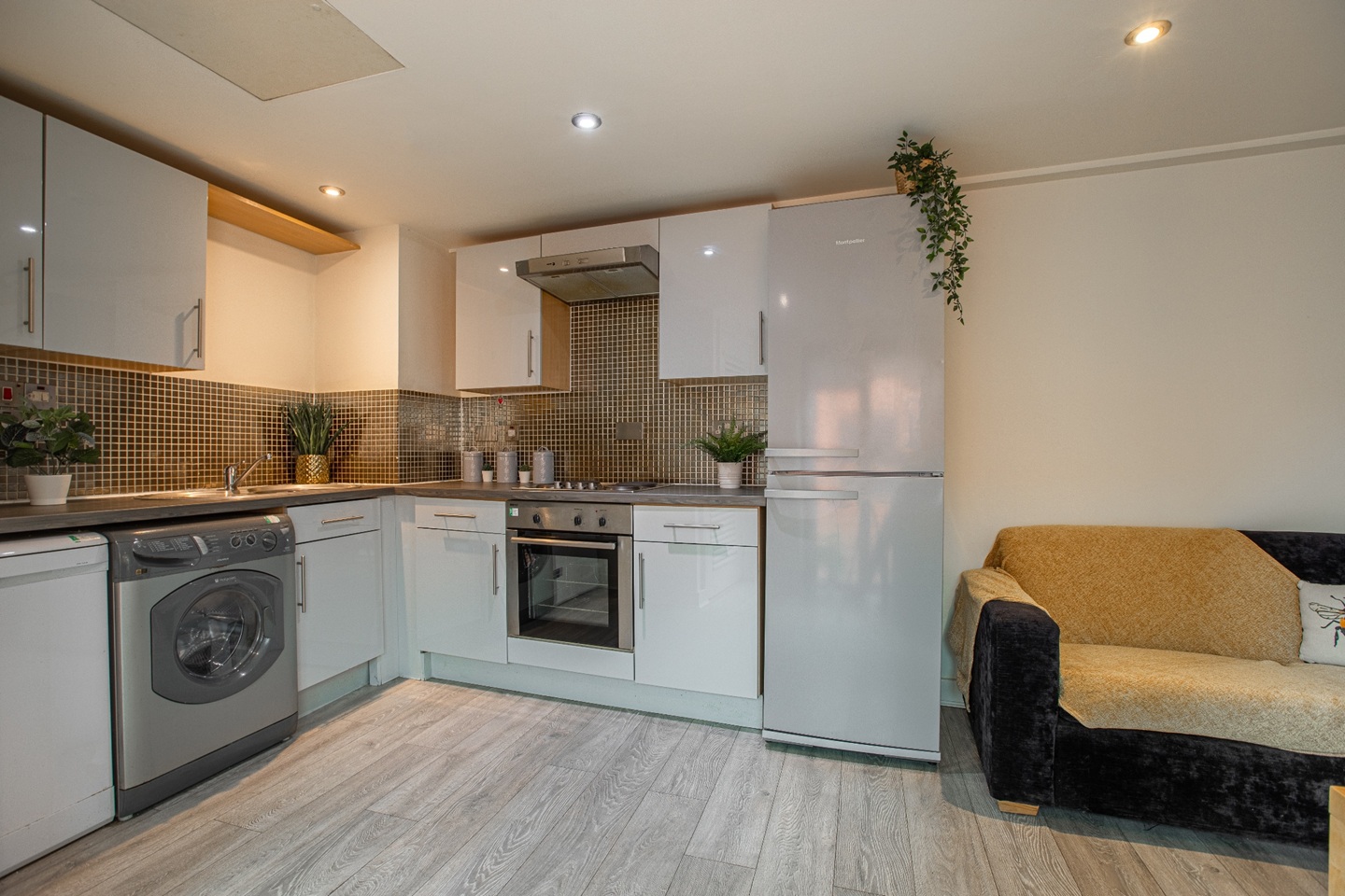 4 Bed Flat, Regent Terrace, S3, N1 7GU photo 4