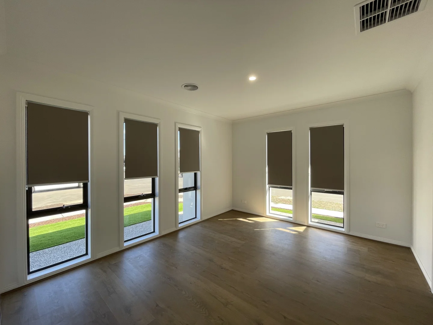 Additional image 3 of 1 Manresh Mews, Fraser Rise VIC 3336
