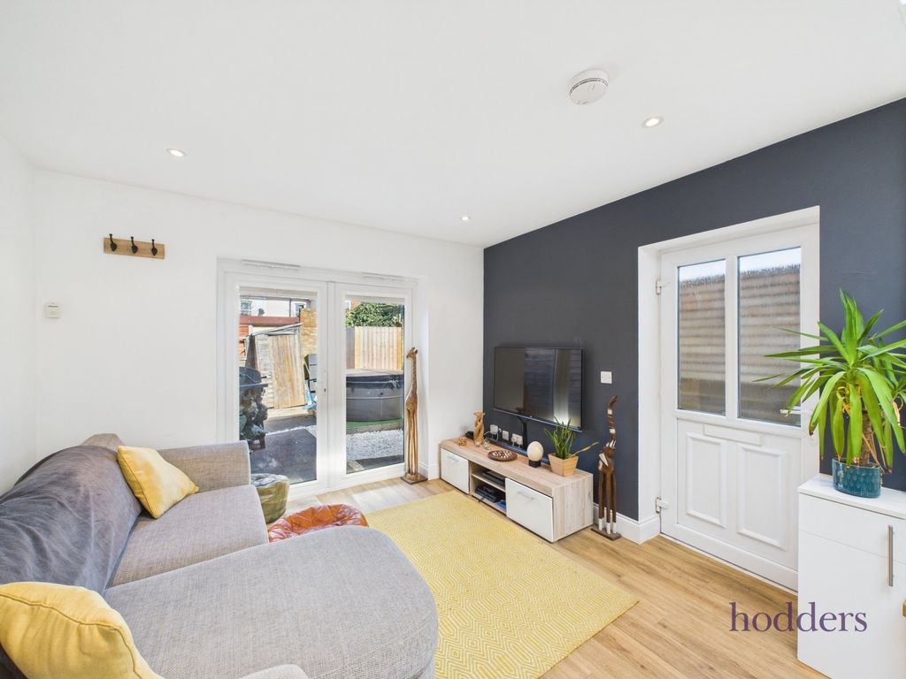 Additional image 2 of 1 bed maisonette to rentChapel Grove, Addlestone, Surrey KT15