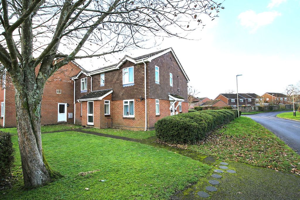 1 bed maisonette for saleMimosa Close, Lindford, Bordon, Hampshire GU35