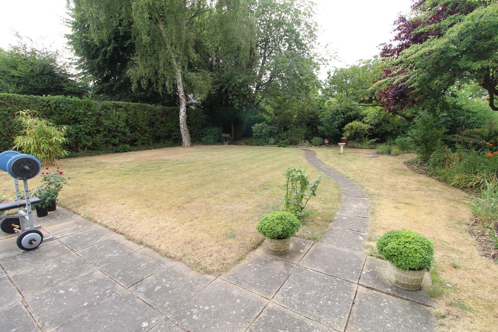 Additional image 5 of 4 bed detached house to rentGrosvenor Gardens, Bury St. Edmunds IP33