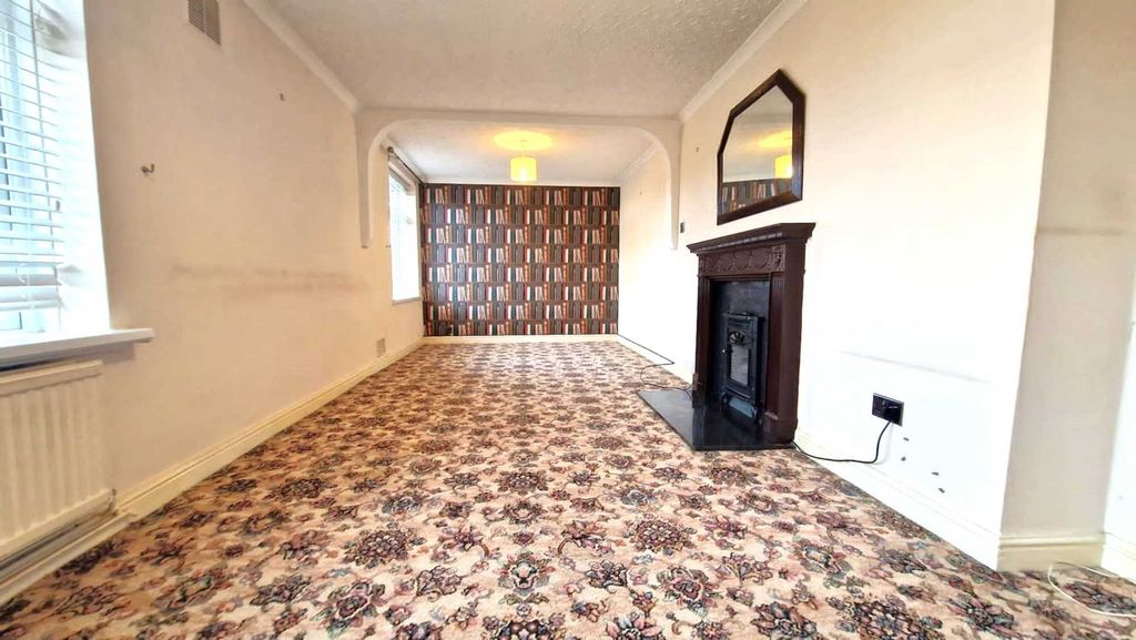 Additional image 2 of 4 bed semi-detached house to rentTithe Farm Road, Dunstable LU5