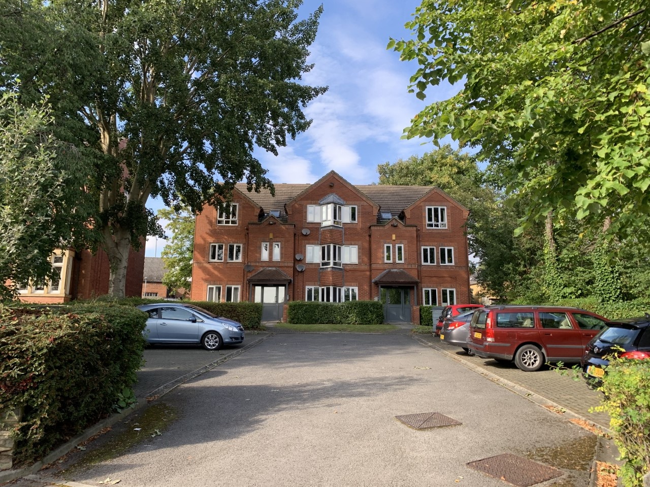 2 Bed Flat, Broomfield Lodge, LS6, N1 7GU photo 2
