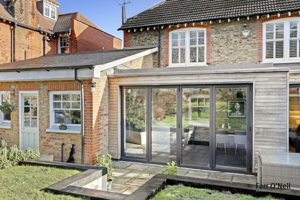 Additional image 32 of 5 bed semi-detached house to rentKings Avenue, Buckhurst Hill IG9