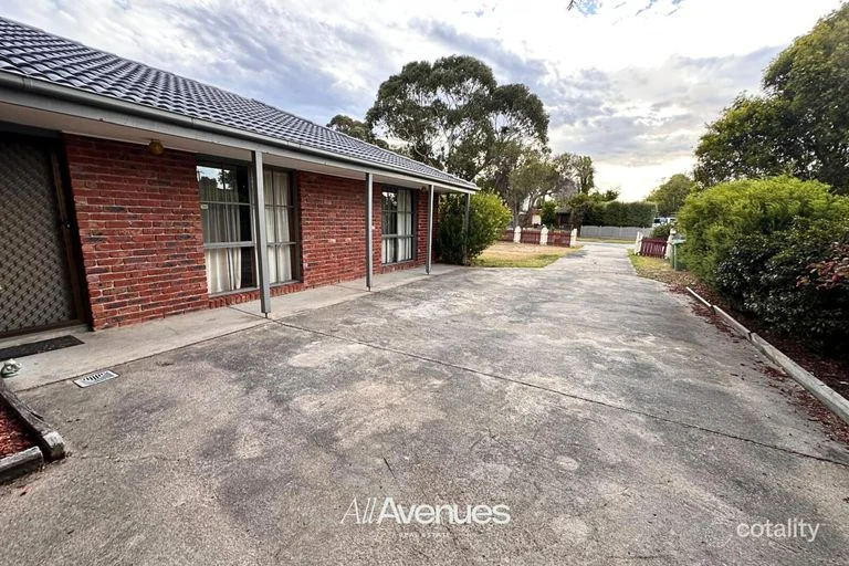 8 Ashton Place, Pakenham VIC 3810