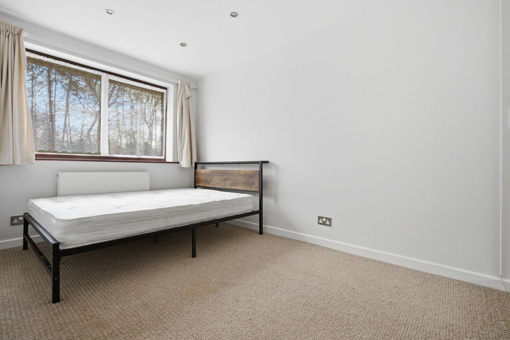 Additional image 6 of 3 bed semi-detached house to rentPrince Andrew Way, Ascot SL5