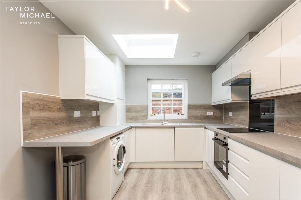 Additional image 2 of 6 bed maisonette to rentPreston Street, Brighton BN1