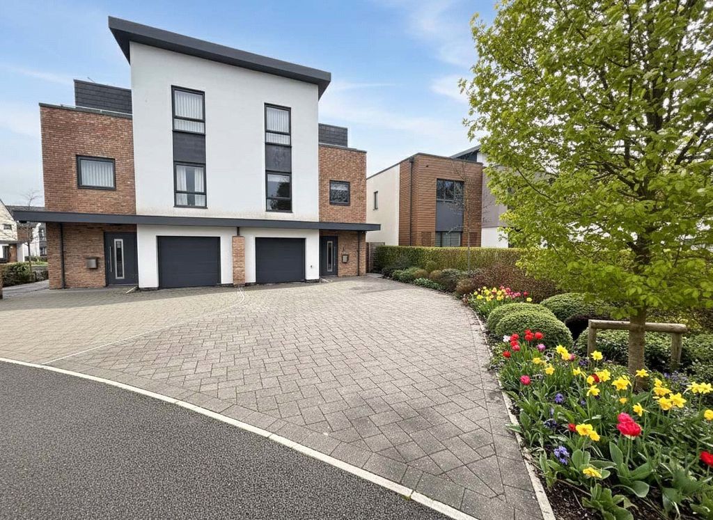 3 bed terraced house to rentExeter, Devon EX2