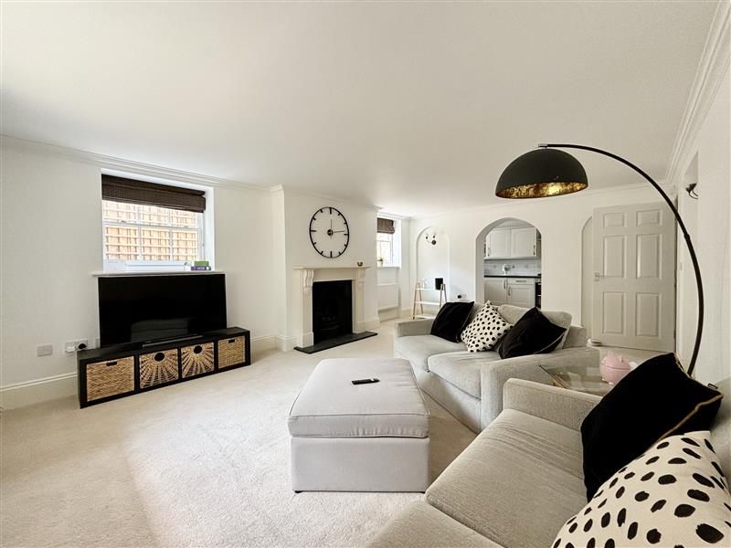 Additional image 2 of 2 bed flat to rentLondon Road, Cheltenham GL52