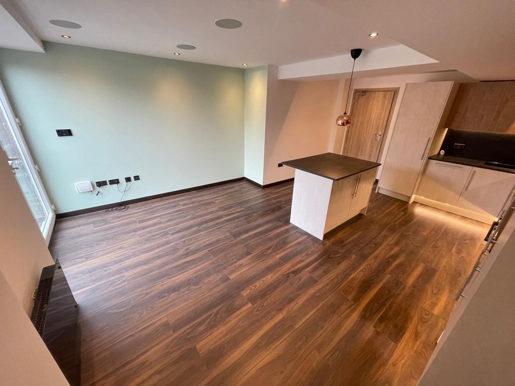 Additional image 3 of 2 bed flat to rentFlat 6, Cooper House HU1