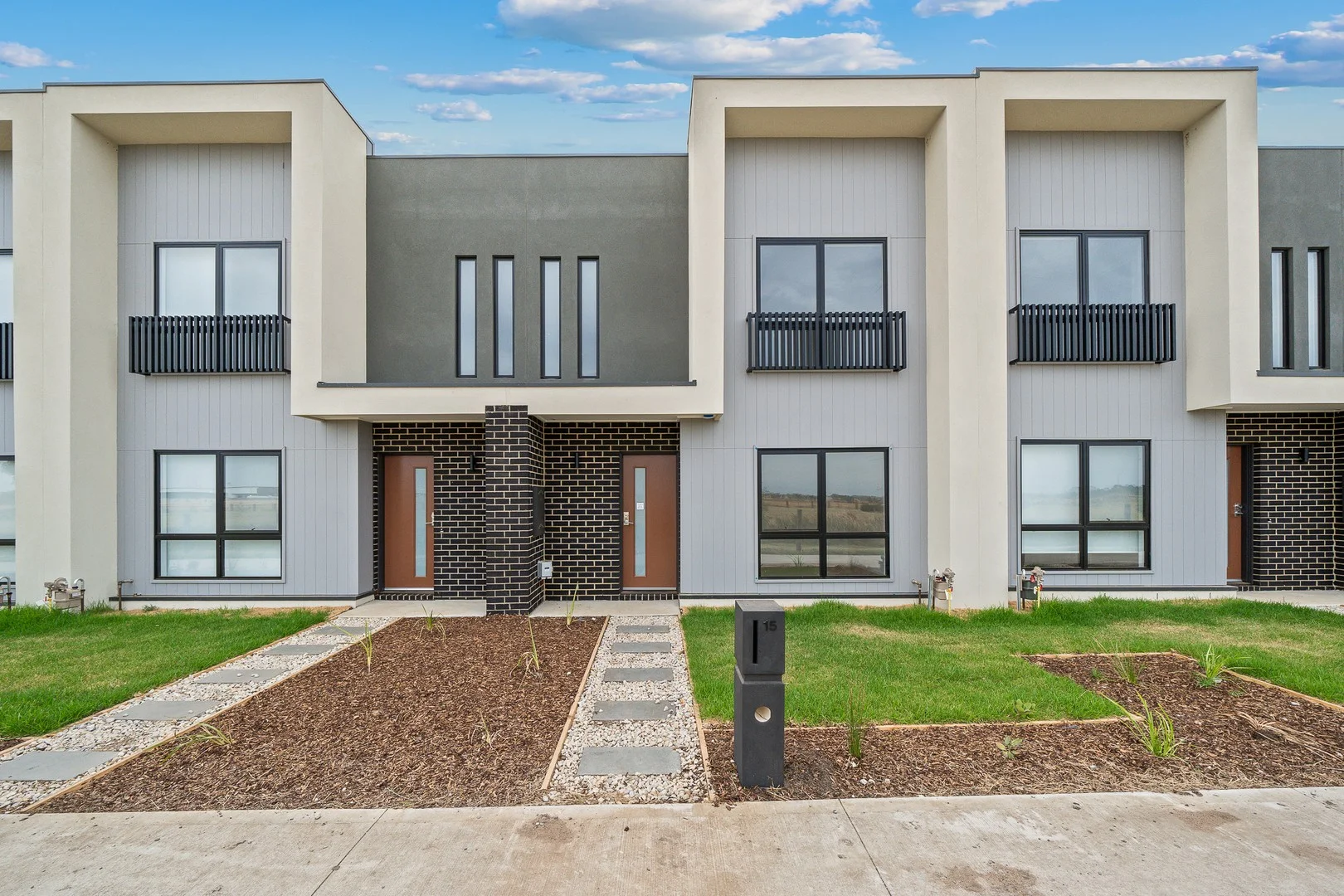 15 Maidenhair Walk, Cranbourne West VIC 3977