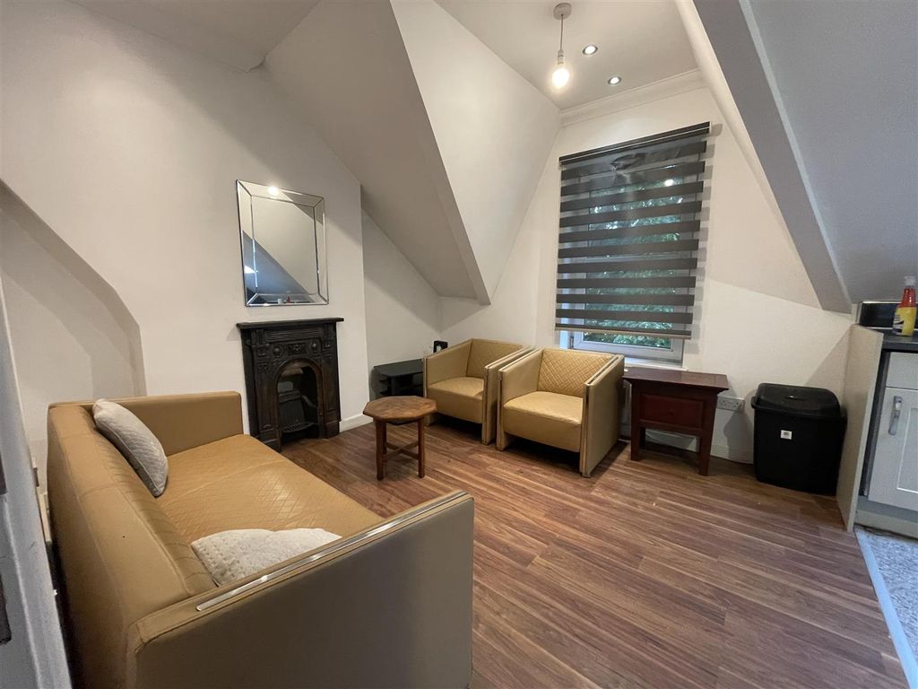 2 bed flat to rentAlbany Road, Cardiff CF24
