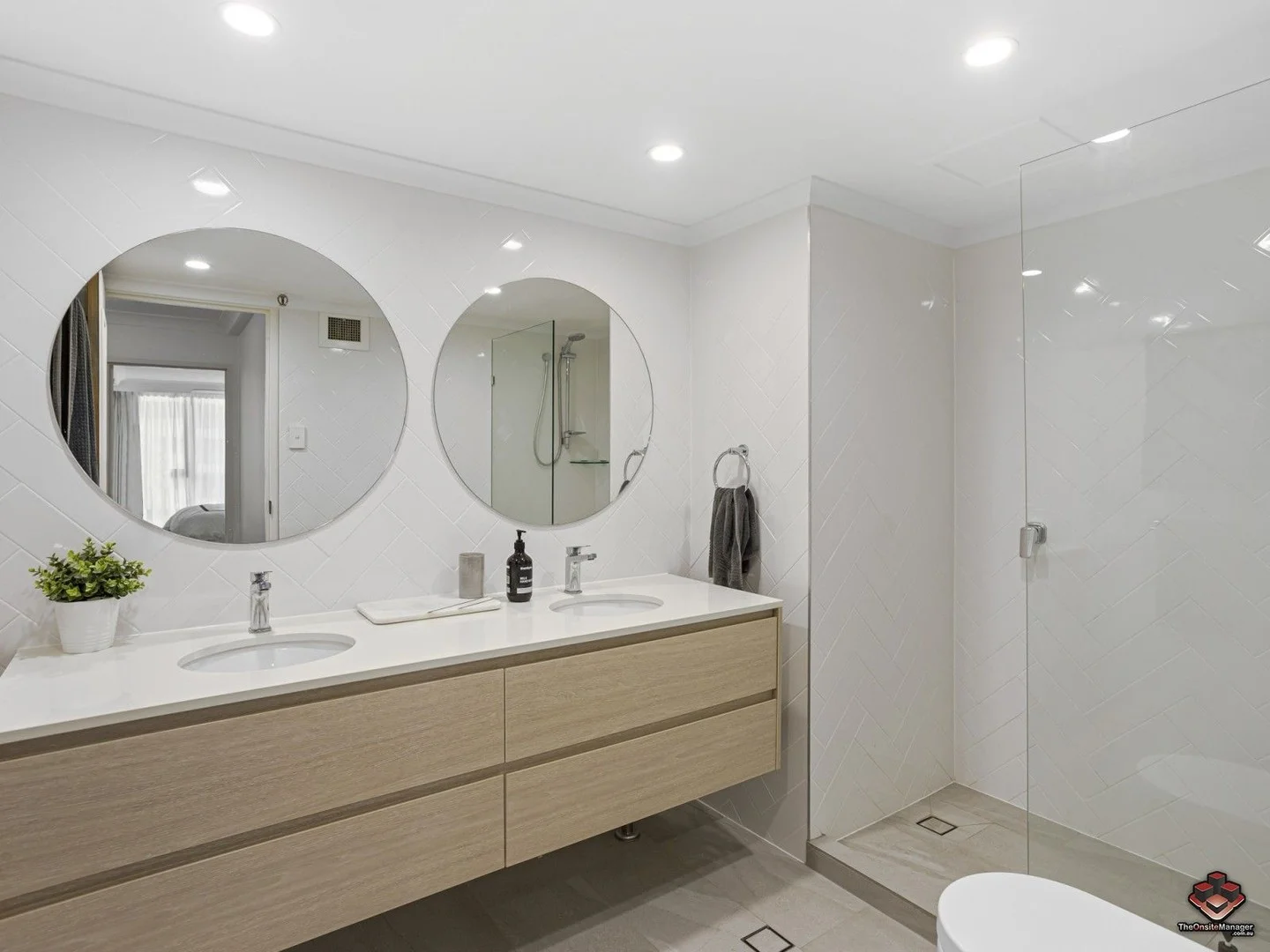 ID:21127918/4-12 Old Burleigh Road, Surfers Paradise QLD 4217