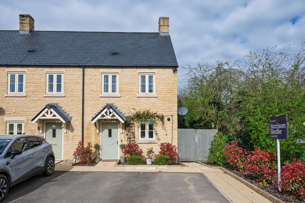 2 bed end terrace house for saleThe Furrows, Bourton-On-The-Water GL54