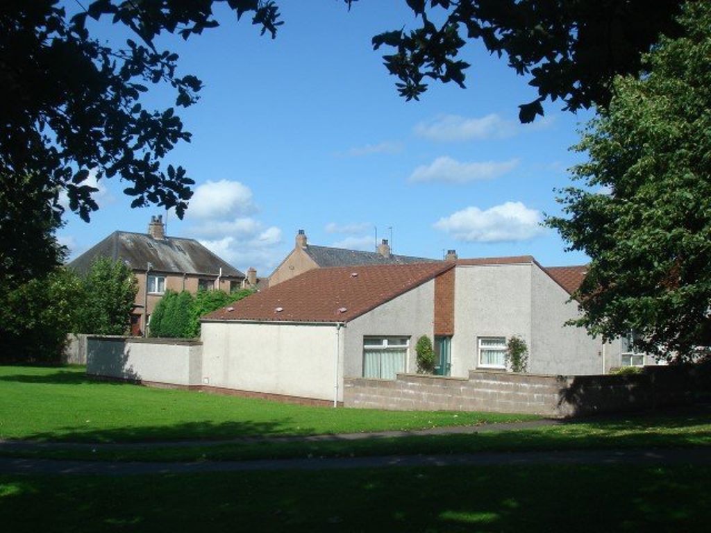2 bed semi-detached house to rentHamilton Avenue, Fife KY16
