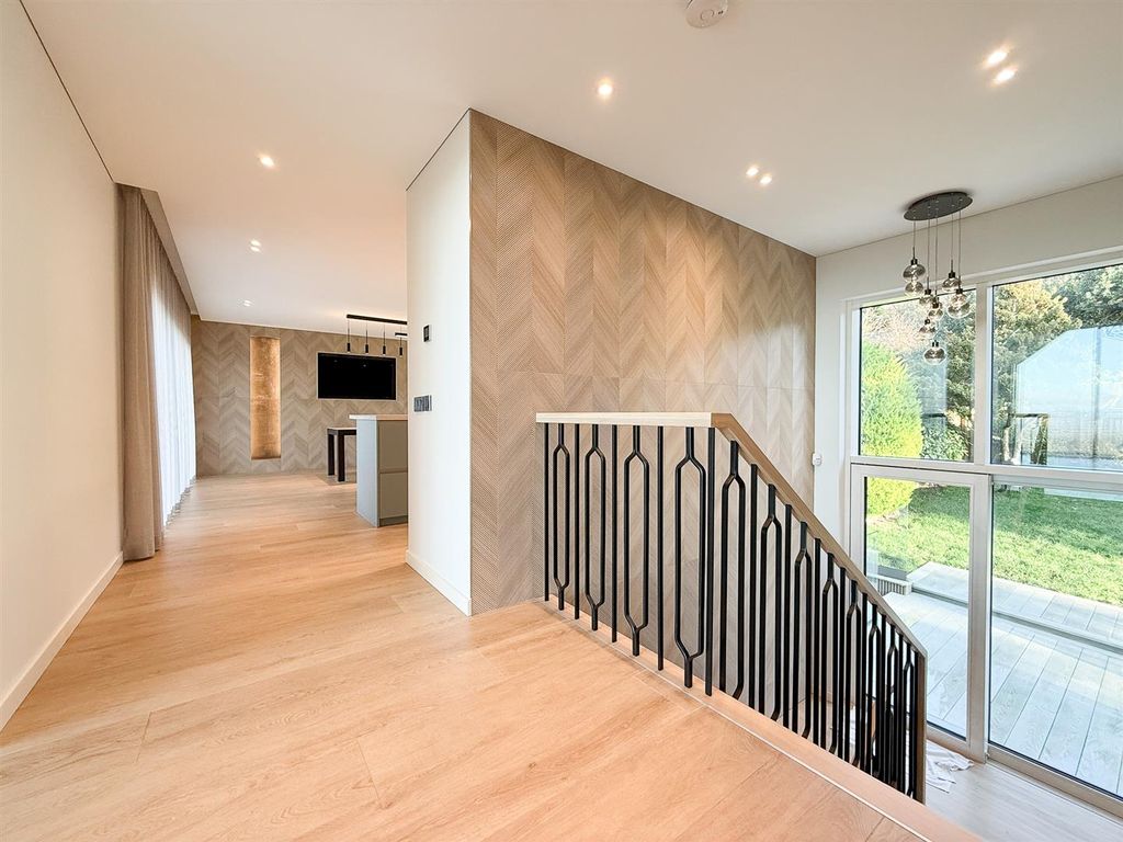 Additional image 4 of 4 bed detached house to rentCleeve Hill, Cheltenham GL52