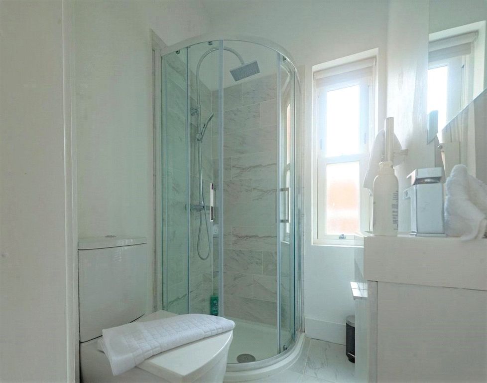 Additional image 9 of 2 bed flat to rentDeanfield Avenue, Henley-On-Thames, Oxfordshire RG9