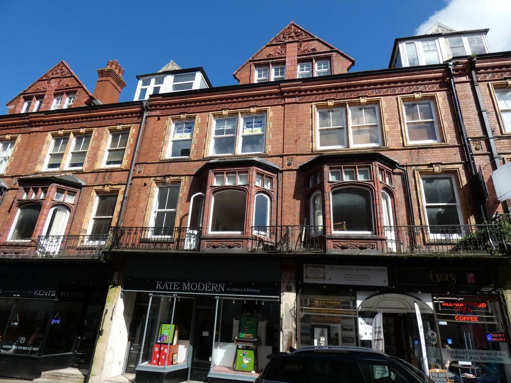 2 bed flat to rentGraham Road, Malvern, Worcestershire WR14