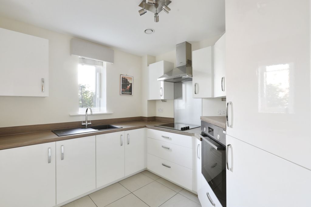 2 bed flat to rentSt. Ann Way, The Docks, Gloucester GL2