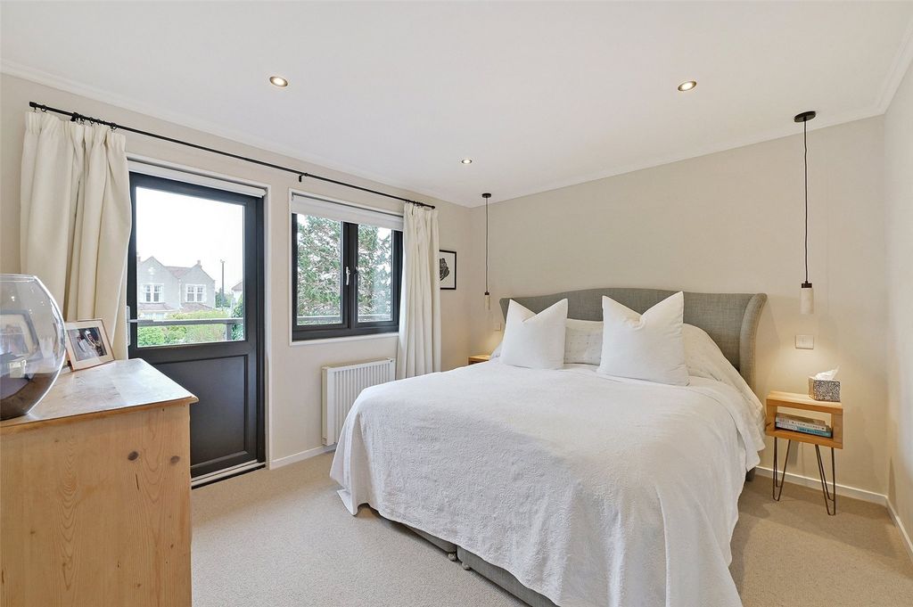 Additional image 8 of 5 bed detached house to rentStation Road, Nailsea, Bristol, Somerset BS48