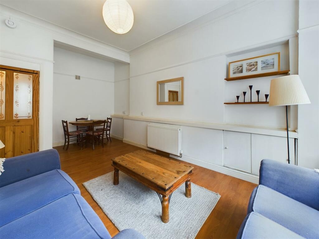 2 Bed Flat, High Street, G4, N1 7GU photo 4