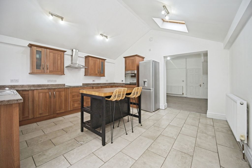 Additional image 2 of 3 bed end terrace house to rentCollingwood Road, Newport NP19