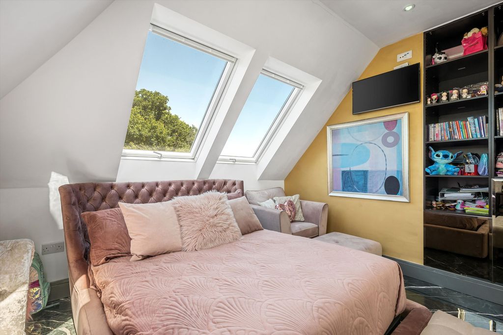 Additional image 18 of 5 bed detached house to rentWaggon Road, Barnet EN4