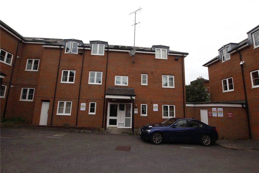 2 bed flat to rentCurtis Street, Swindon, Wiltshire SN1