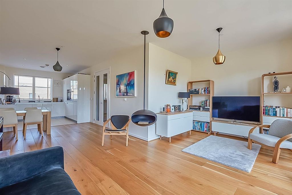 4 bed town house to rentWhitelocks Drive, Cambridge CB2