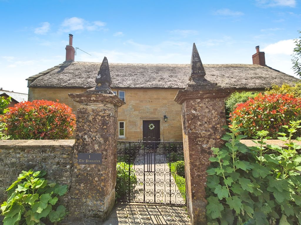 3 bed semi-detached house to rentThe Pinnacles, Weston Street BA22