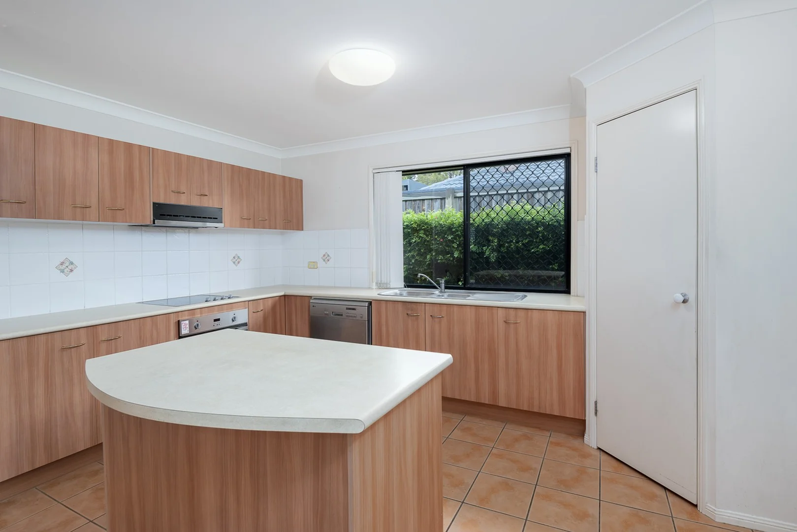 7 Balmoral Pl, Forest Lake QLD 4078 photo 2