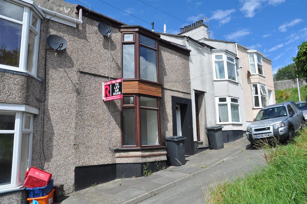 3 bed terraced house to rentGilbert Street, Holyhead LL65
