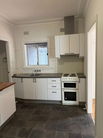 2/2 Albert Street, Corrimal NSW 2518