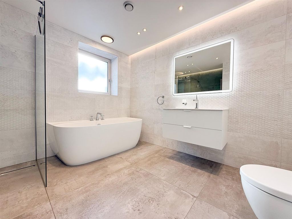 Additional image 12 of 4 bed detached house to rentCleeve Hill, Cheltenham GL52