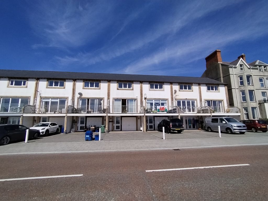 4 bed property to rentPwllheli LL53