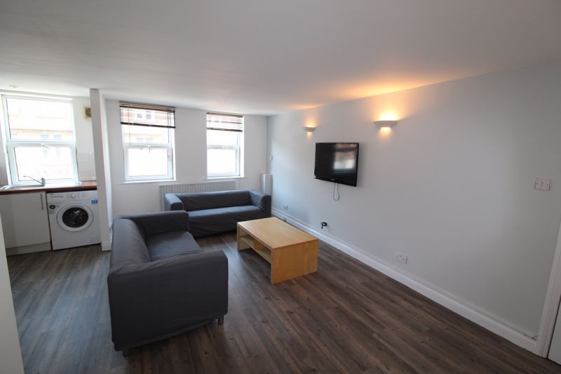 6 bed flat to rentLawford Rise, Wimborne Road, Winton, Bournemouth BH9