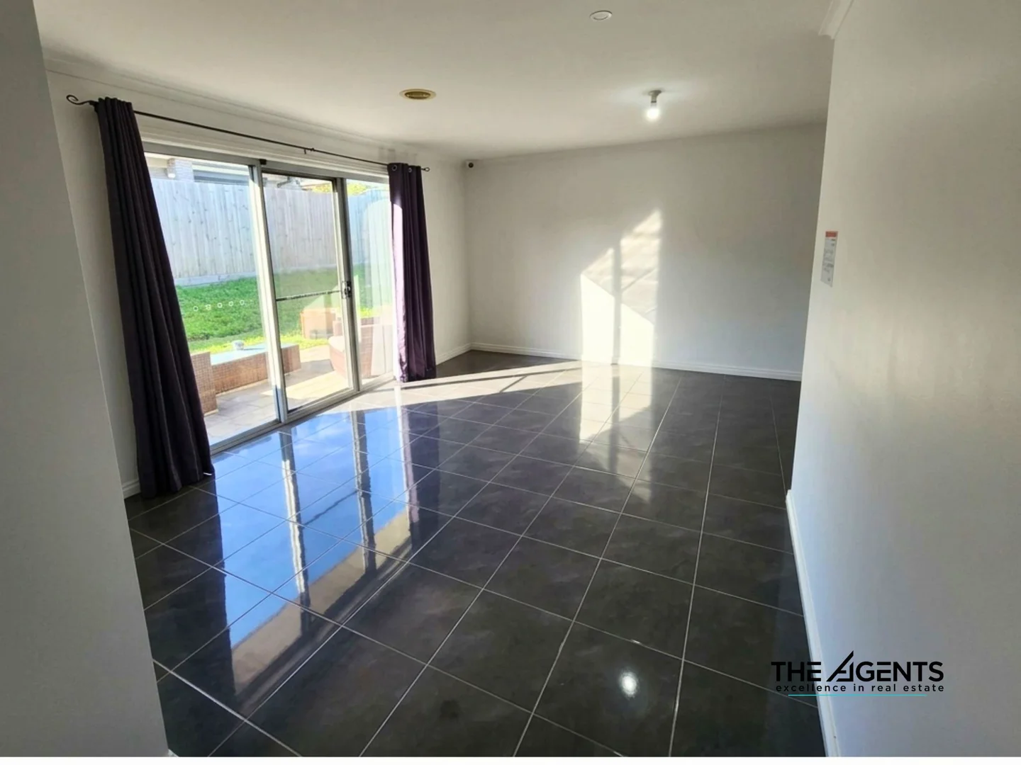 20 Buscombe Crescent, Drouin VIC 3818 photo 3