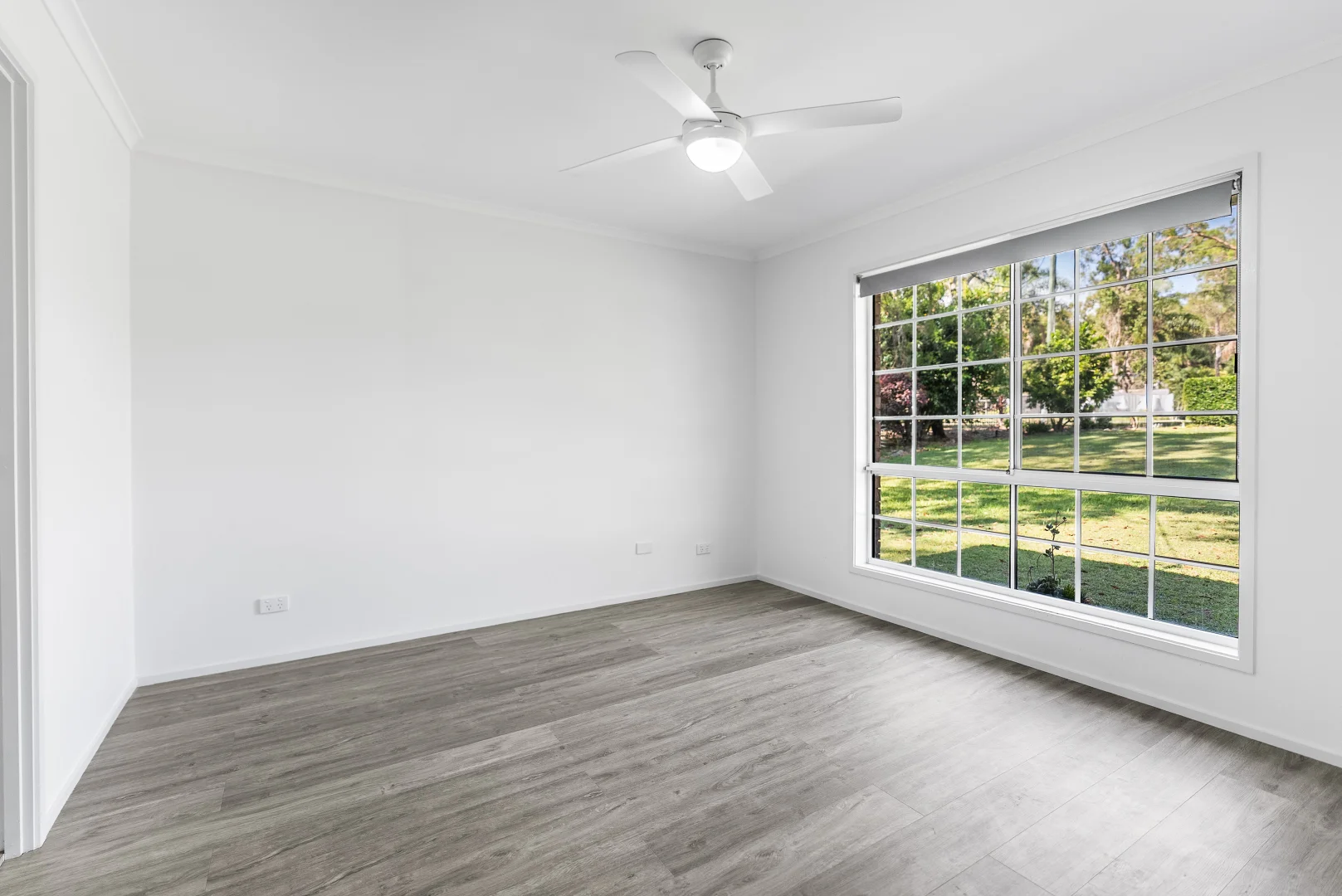 118-120 Eildon Cl, Munruben QLD 4125 photo 4